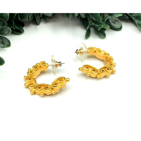 Vintage Gold-Tone Swirl Hoop Earrings - Picture 5 of 6